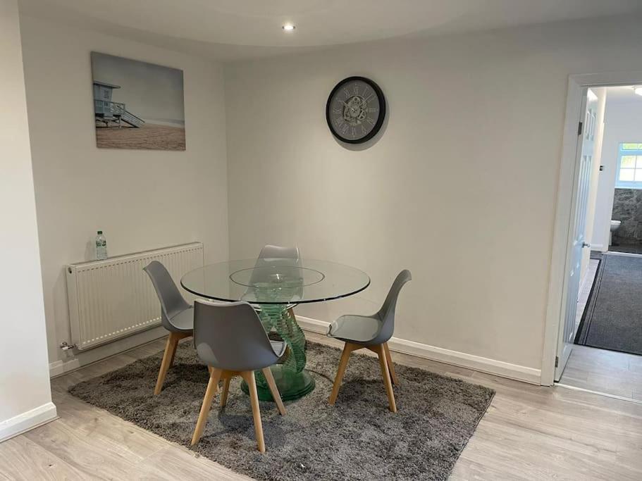 Lovely 3 Bedroom Flat In North * Londra