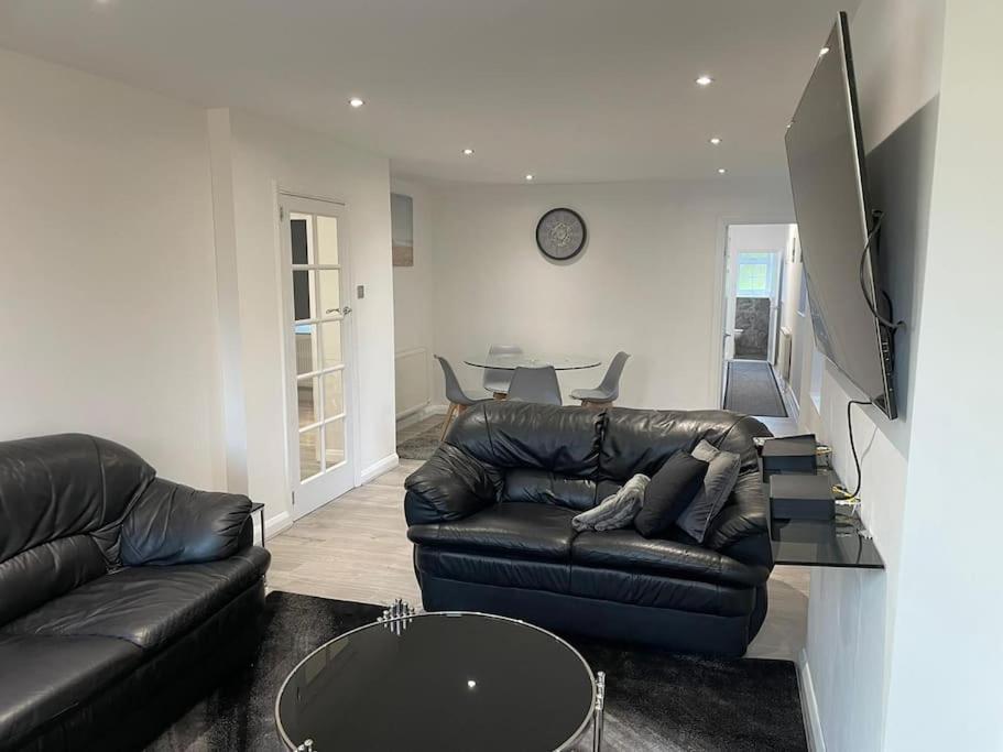 Lovely 3 Bedroom Flat In North * Londra